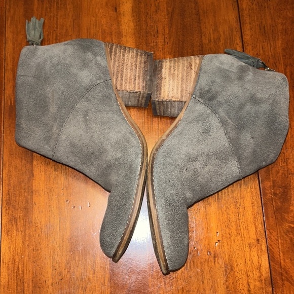 Toms Leila suede ankle boots gray-green color women’s sz 8 zip with tassles - Picture 2 of 9